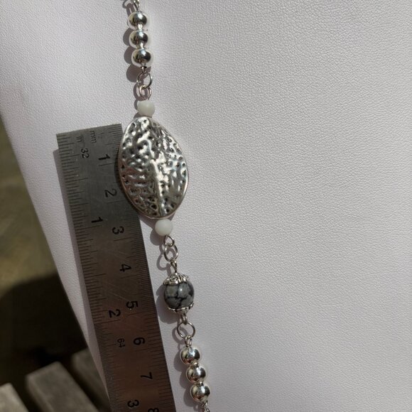 Stylish silver and stone necklace - Picture 3 of 5